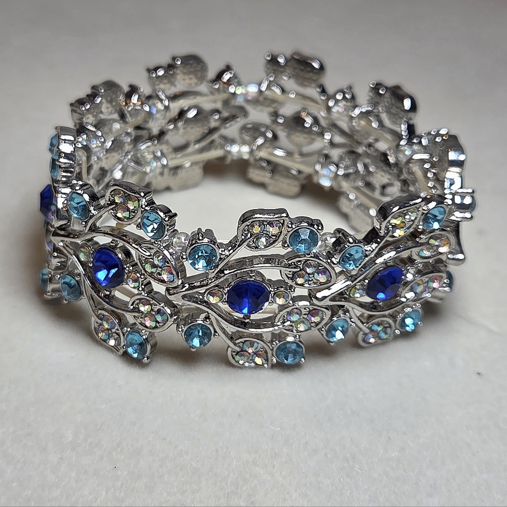 Danbury Mint Rhinestone & Crystals Stretch Bracelet